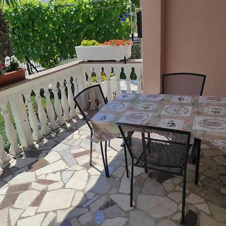 Apartmani Vesna Krk Town Exterior foto
