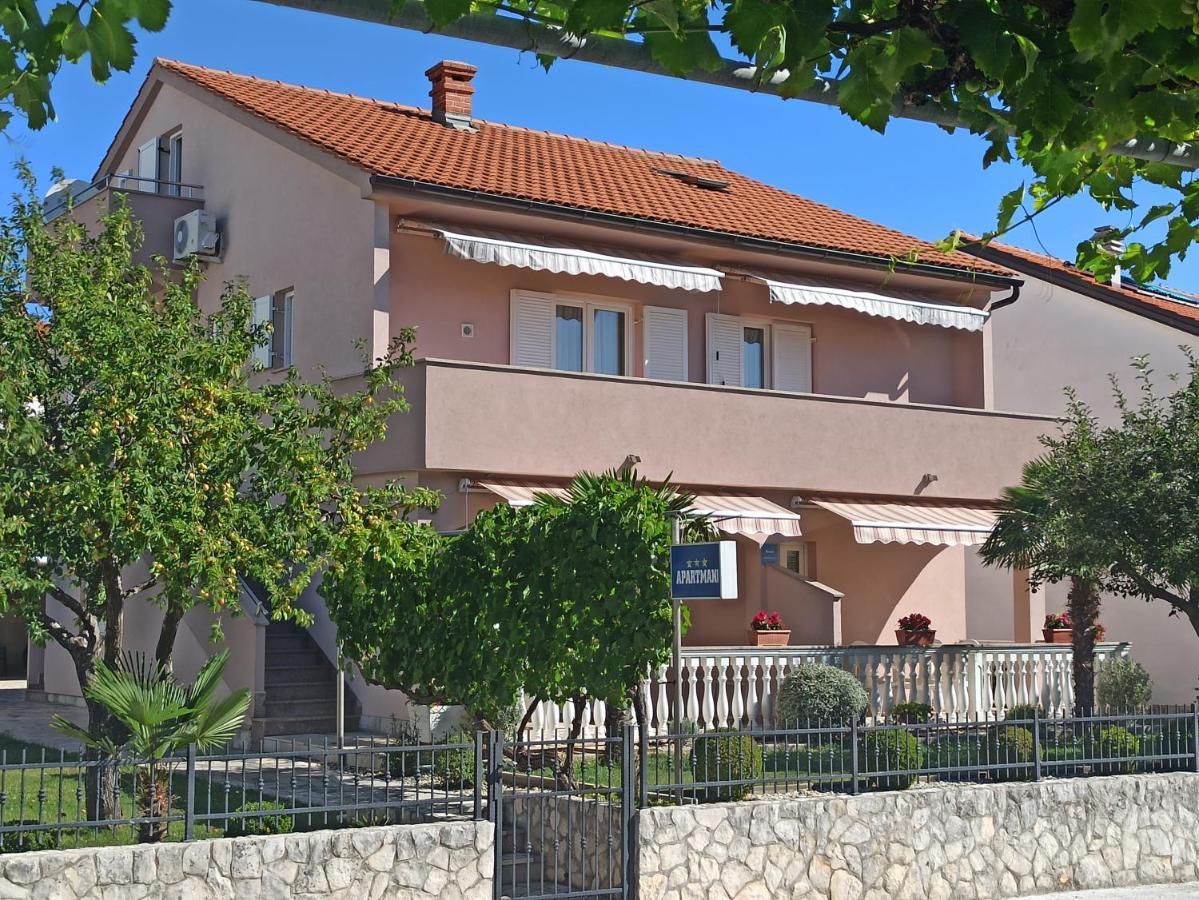 Apartmani Vesna Krk Town Exterior foto