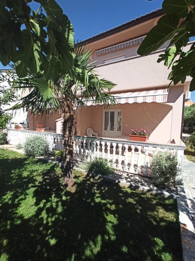 Apartmani Vesna Krk Town Exterior foto