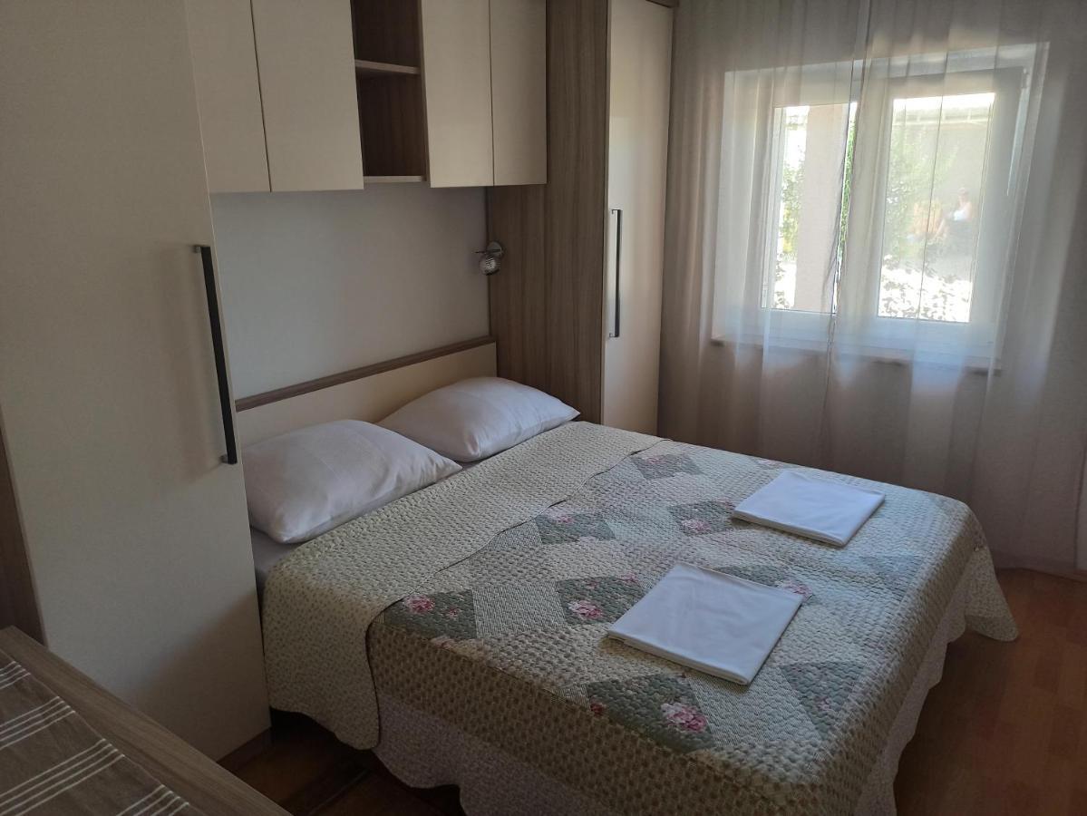 Apartmani Vesna Krk Town Exterior foto