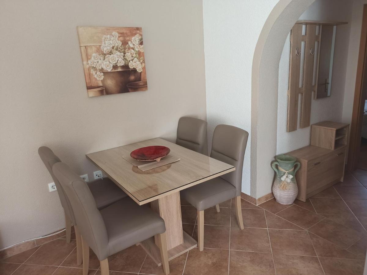 Apartmani Vesna Krk Town Exterior foto
