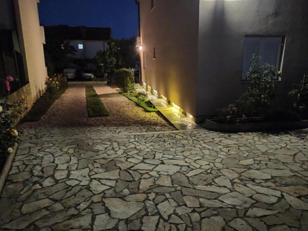 Apartmani Vesna Krk Town Exterior foto