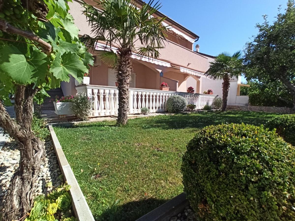 Apartmani Vesna Krk Town Exterior foto