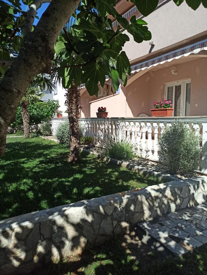 Apartmani Vesna Krk Town Exterior foto