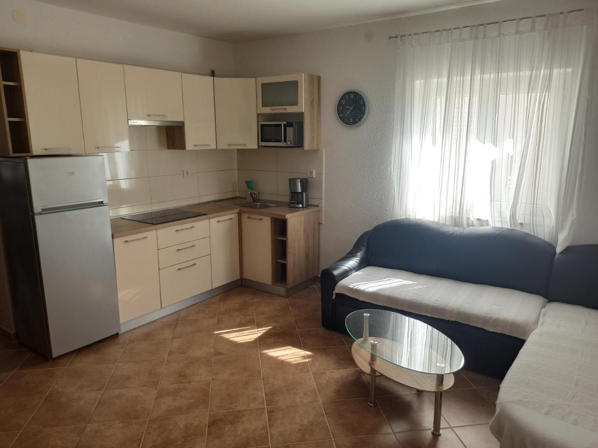 Apartmani Vesna Krk Town Exterior foto