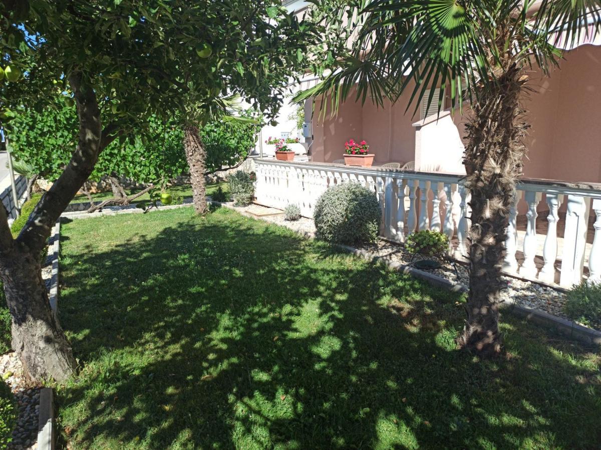 Apartmani Vesna Krk Town Exterior foto