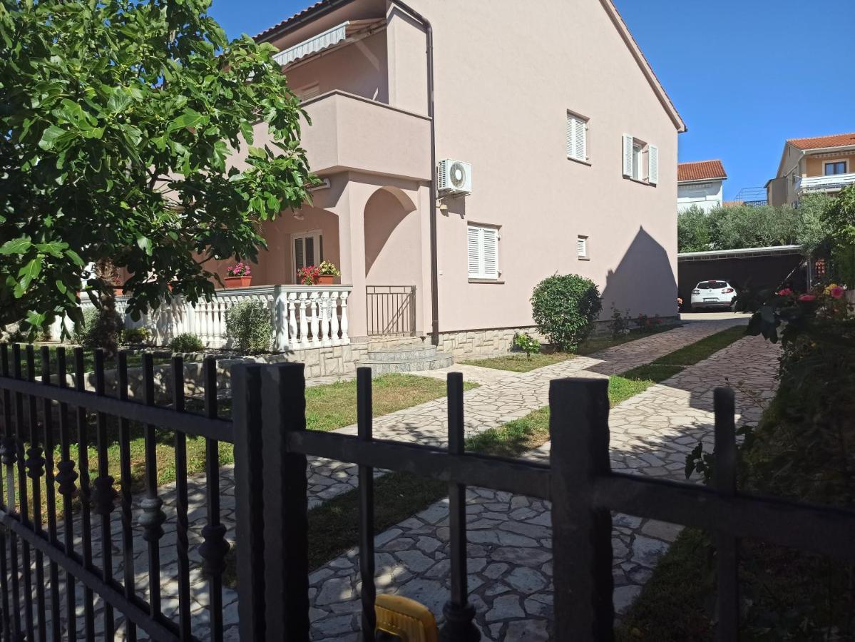 Apartmani Vesna Krk Town Exterior foto