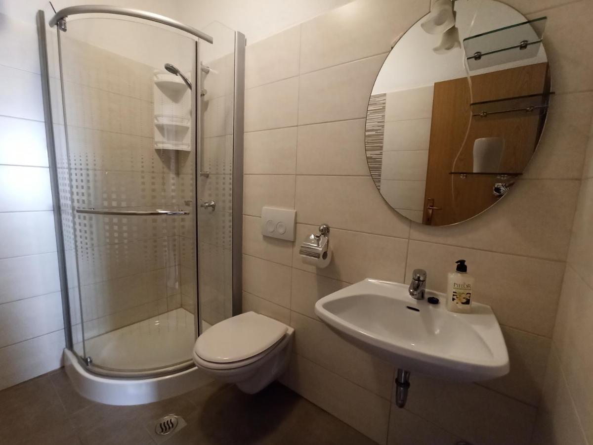 Apartmani Vesna Krk Town Exterior foto