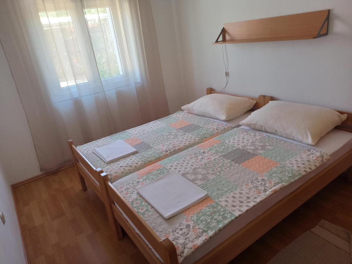 Apartmani Vesna Krk Town Exterior foto