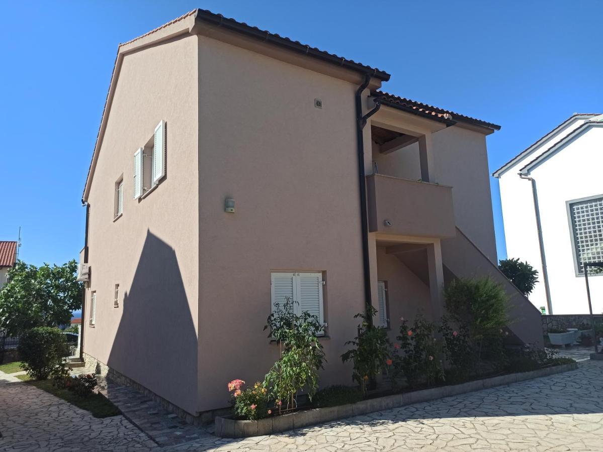 Apartmani Vesna Krk Town Exterior foto