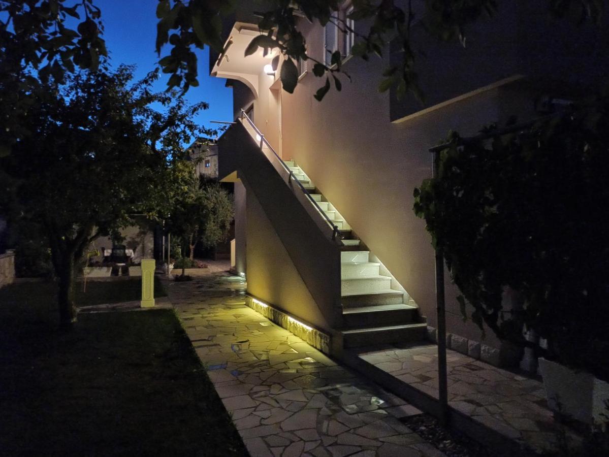 Apartmani Vesna Krk Town Exterior foto