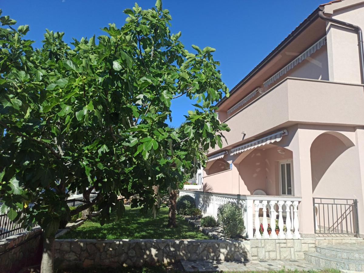 Apartmani Vesna Krk Town Exterior foto