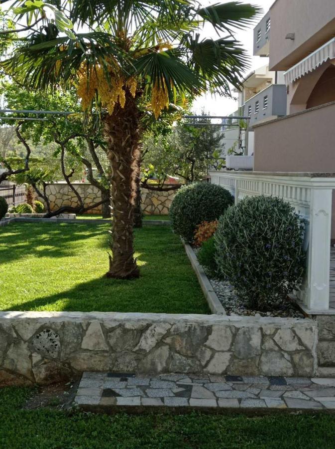 Apartmani Vesna Krk Town Exterior foto