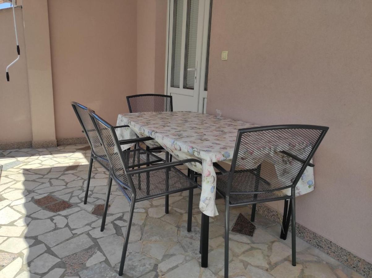 Apartmani Vesna Krk Town Exterior foto
