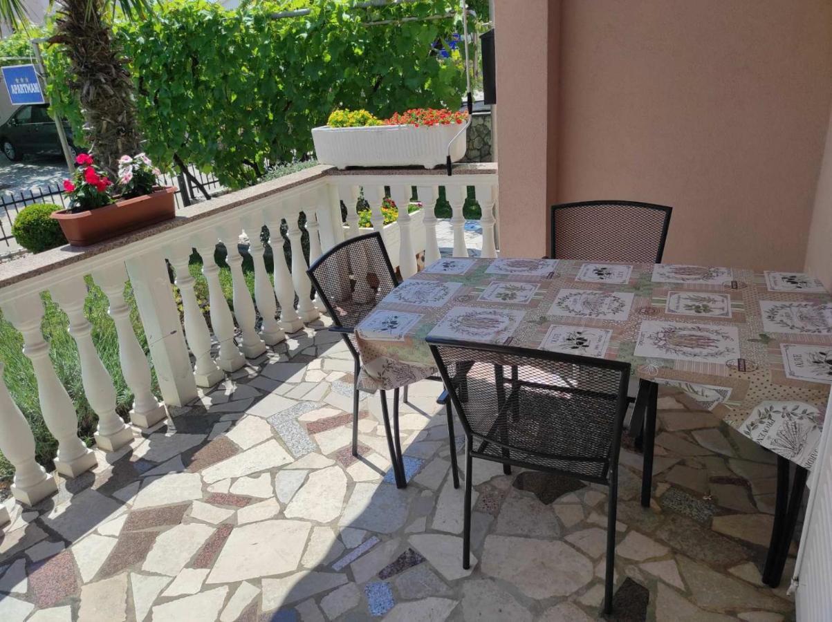 Apartmani Vesna Krk Town Exterior foto