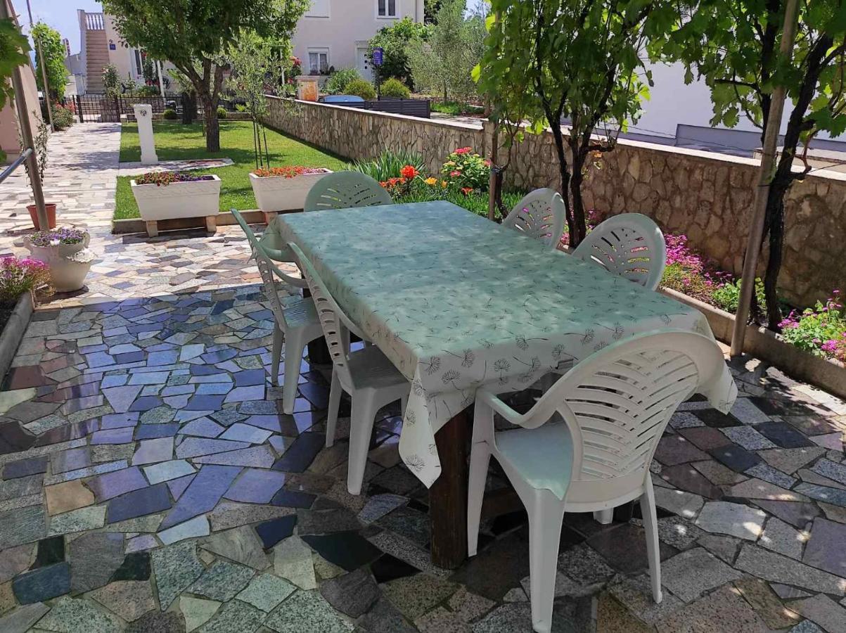 Apartmani Vesna Krk Town Exterior foto